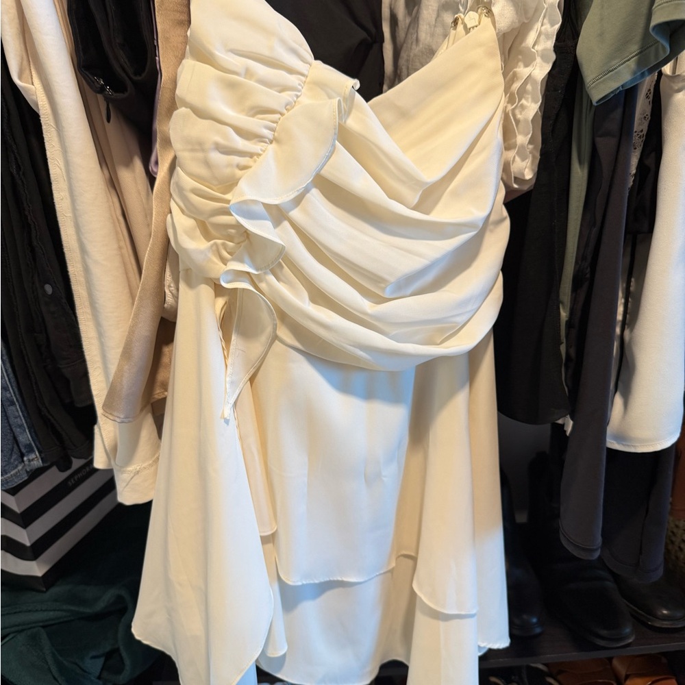 Cream Asymmetrical Ruched skirt - Picture 4 of 5